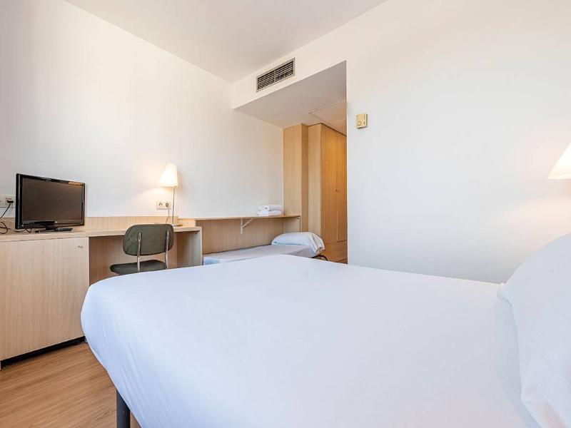 Basic Hotel image