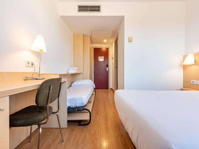 Basic Hotel image