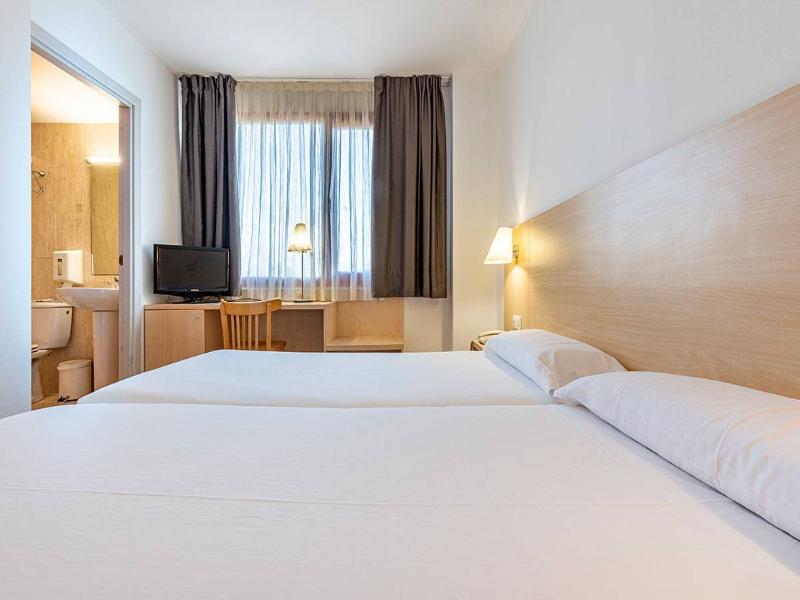 Basic Hotel image