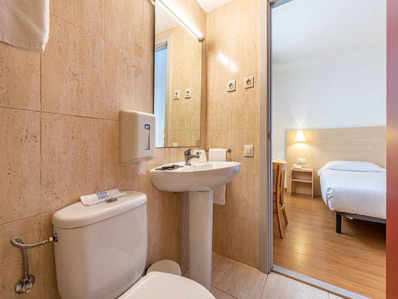 Basic Hotel image