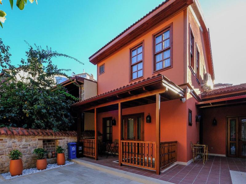 Pina Hotel Kaleici Oldtown 4