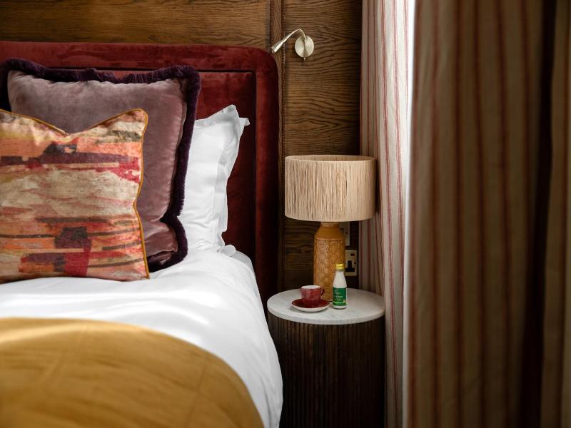 Red Lion image