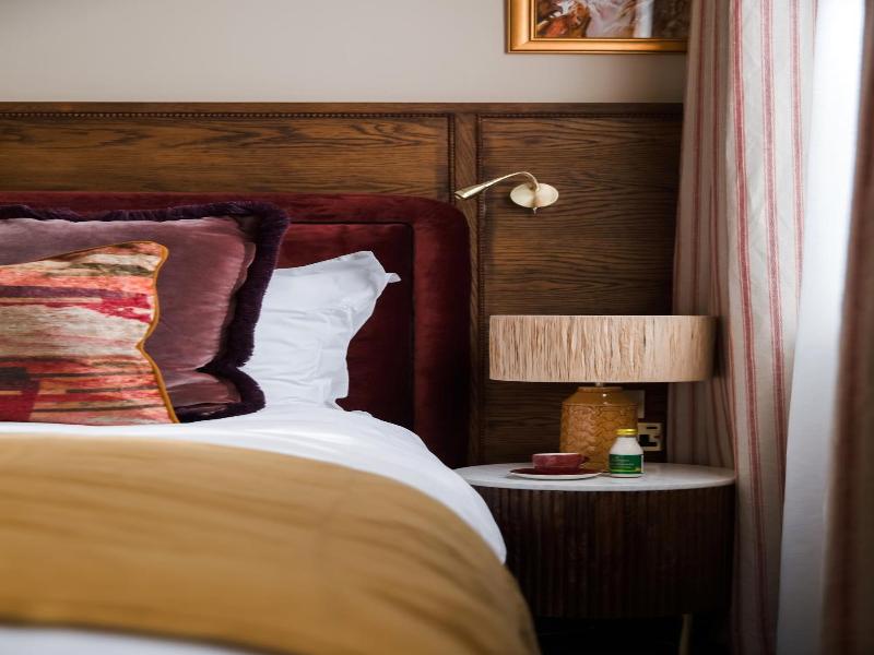 Red Lion image