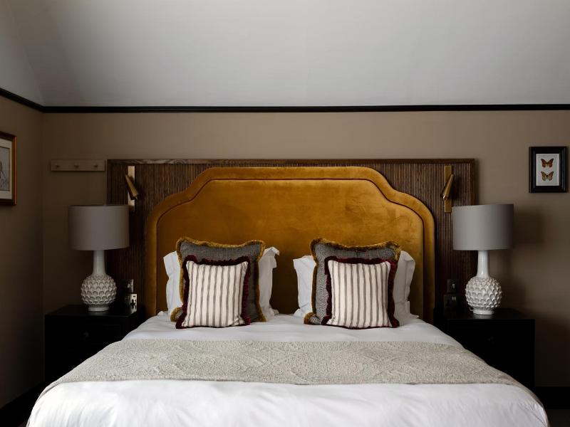 Red Lion image