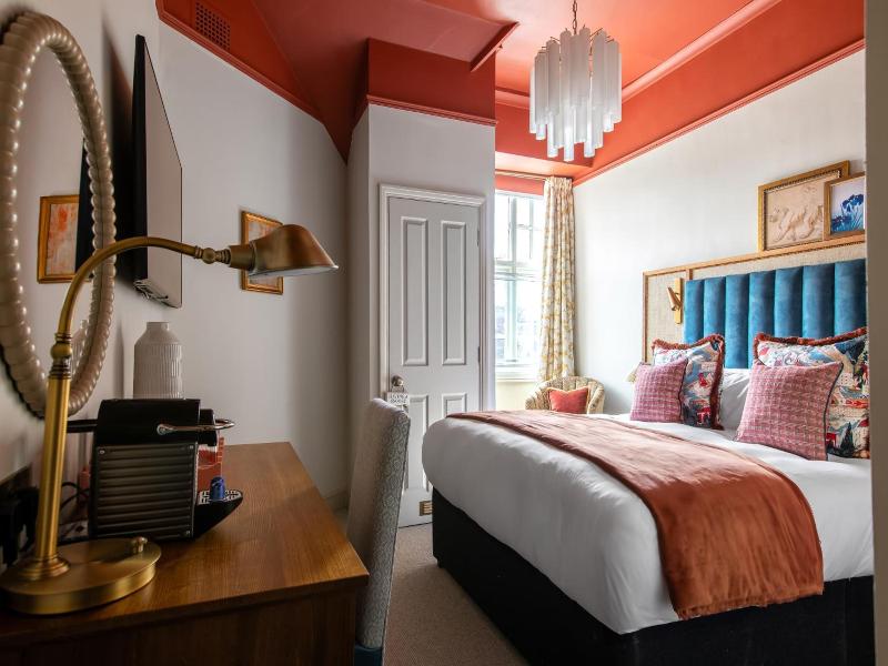Red Lion image