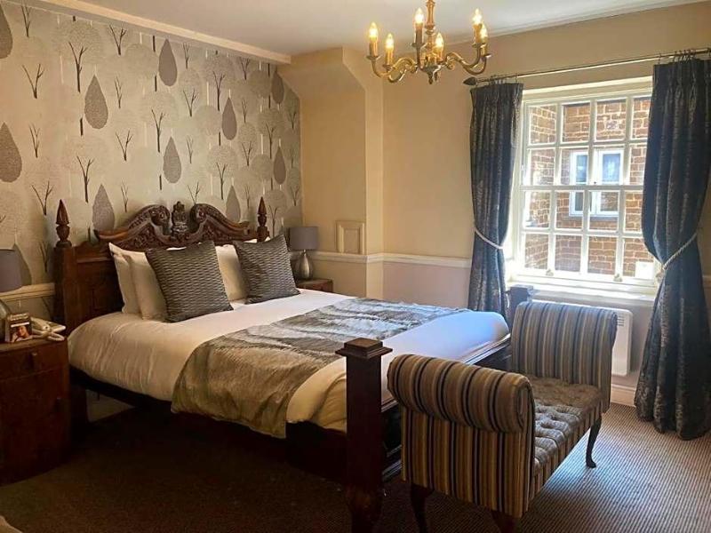 Saracen's Head Hotel image