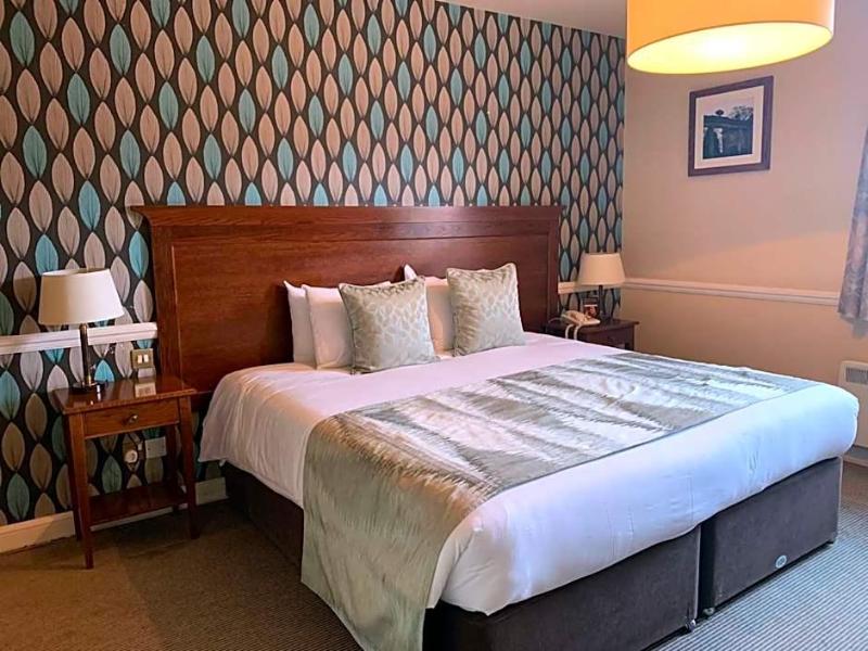 Saracen's Head Hotel image
