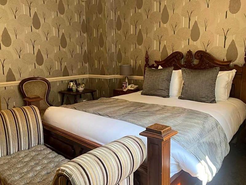 Saracen's Head Hotel image