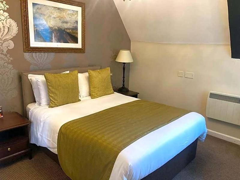 Saracen's Head Hotel image