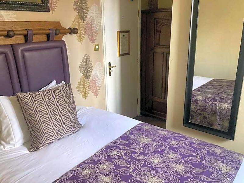 Saracen's Head Hotel image