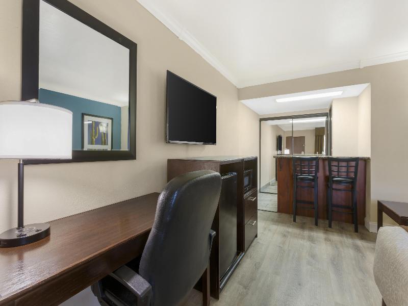 Bw Innsuites Tucson Foothills Hotel & Suites image