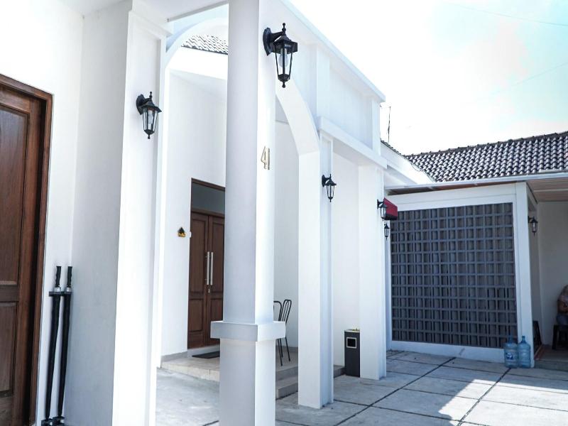 D Mangkuyudan Luxury Guest House 2