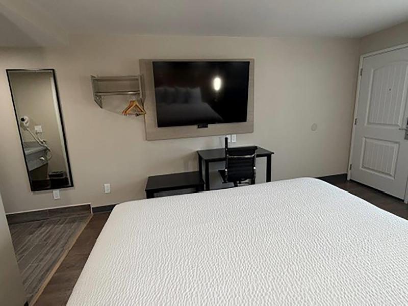 Travelodge By Wyndham Ukiah image 5