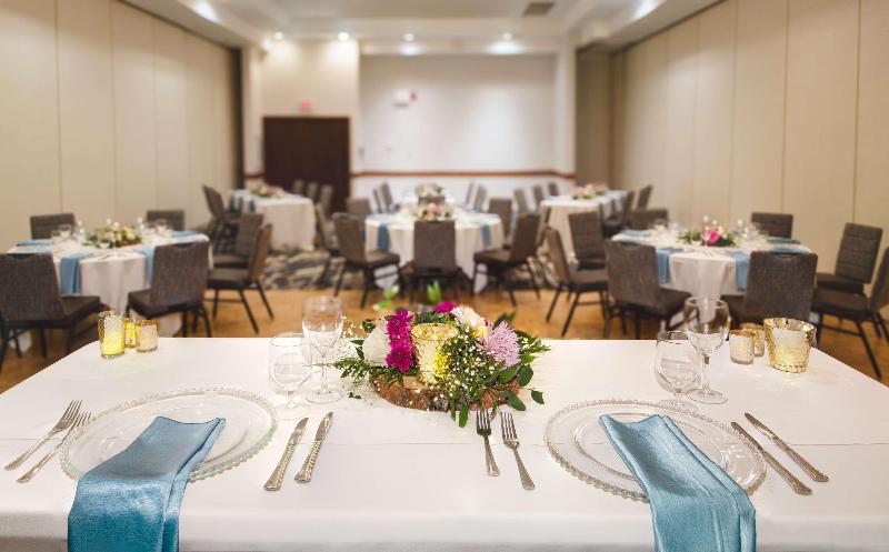 Radisson Hotel & Conference Center Canmore Radisson Hotel & Conference Center Canmore