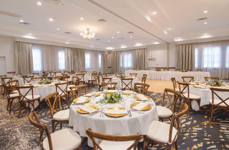 Radisson Hotel & Conference Center Canmore Radisson Hotel & Conference Center Canmore
