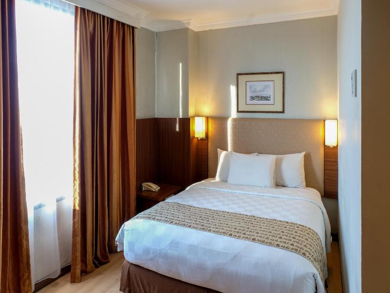 Almadera Hotel image