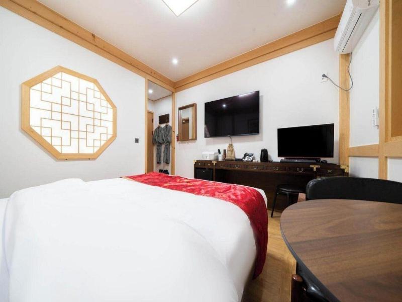 Yuseong Manwol Hotel Hanok — photo 32
