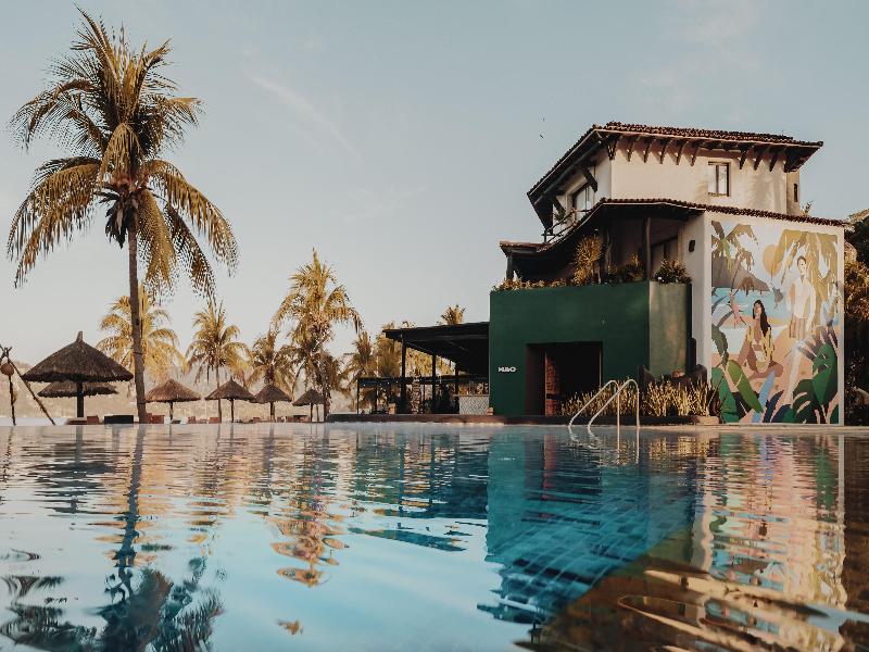 Thompson Zihuatanejo image