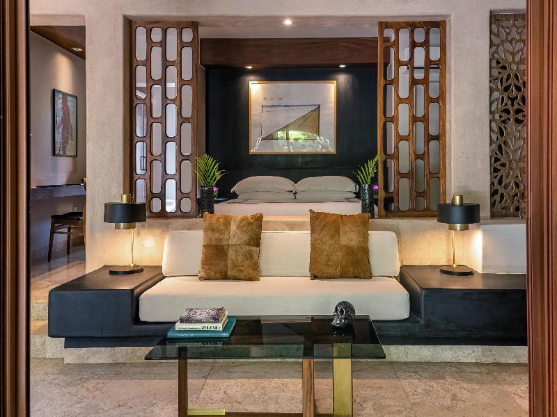 Thompson Zihuatanejo image