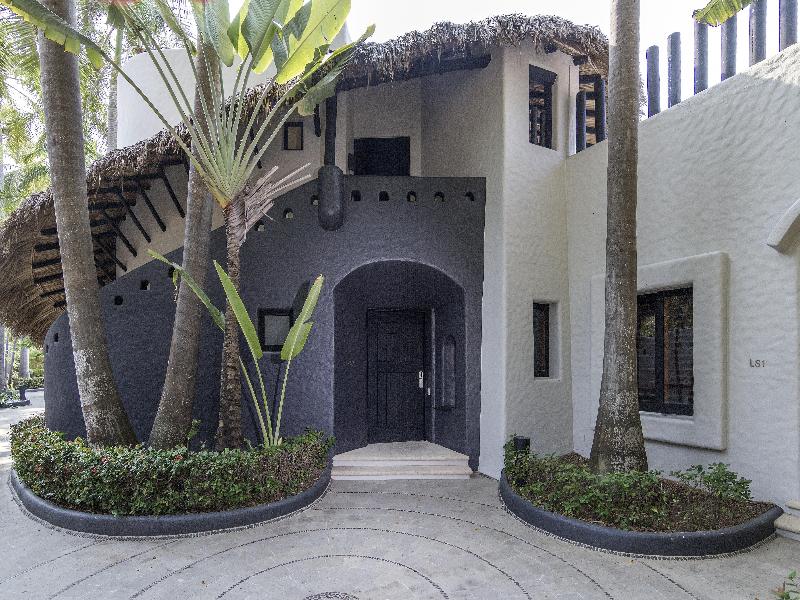 Thompson Zihuatanejo image