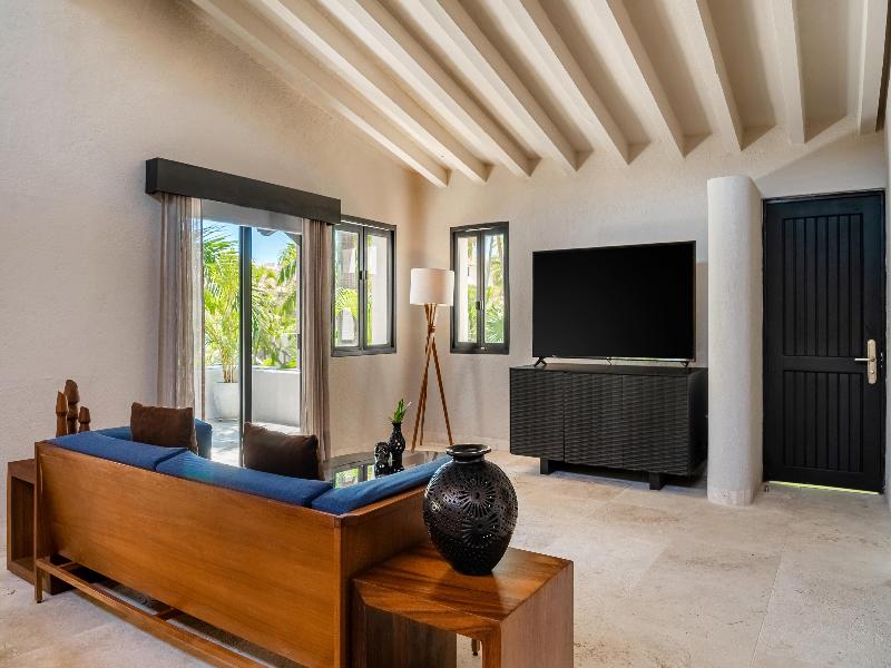 Thompson Zihuatanejo image