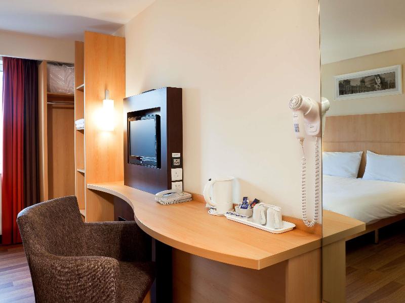 Ibis Belfast Queens Quarter image