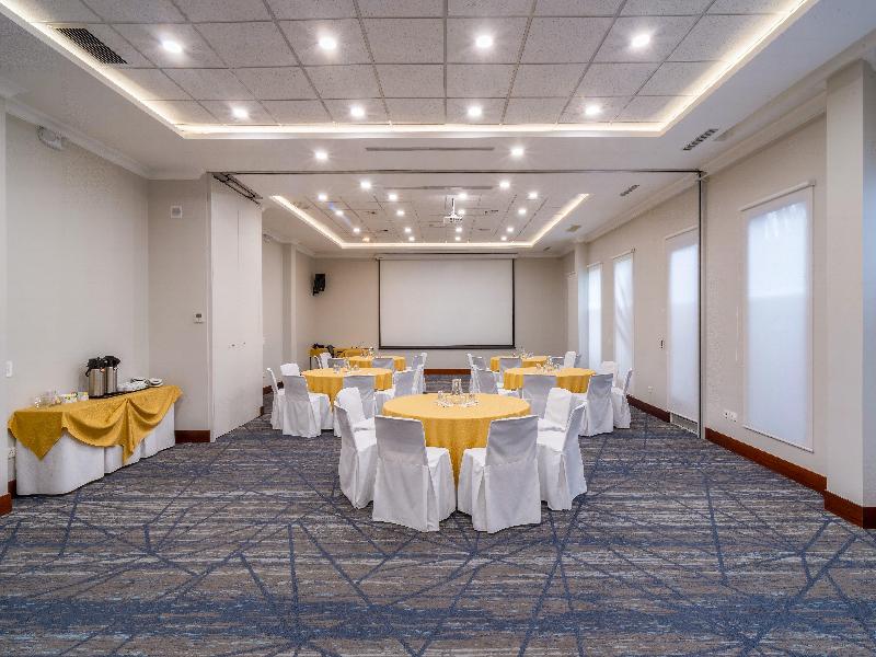 Holiday Inn Express Quito image