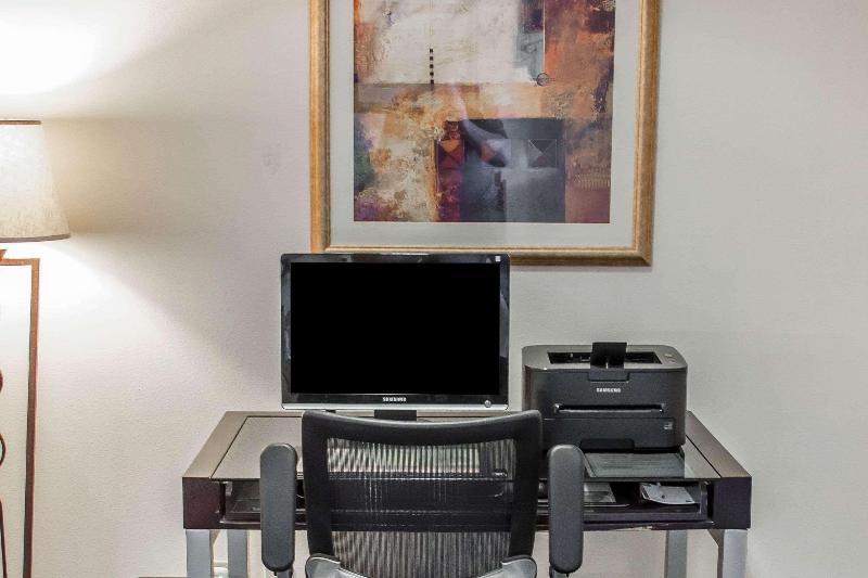 Quality Inn & Suites Longview Kelso image