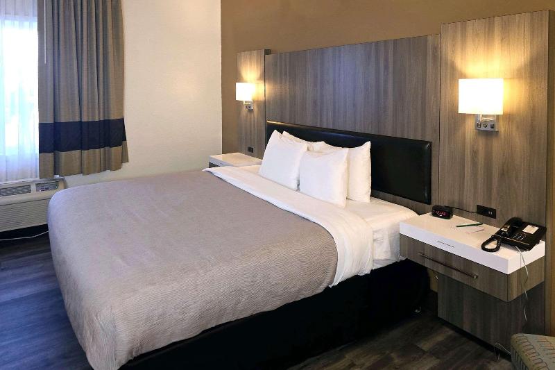Quality Inn & Suites Longview Kelso image