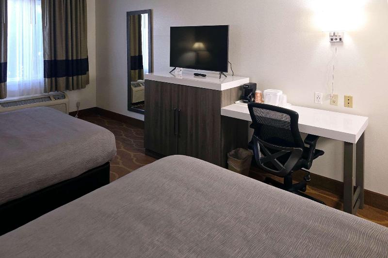 Quality Inn & Suites Longview Kelso image