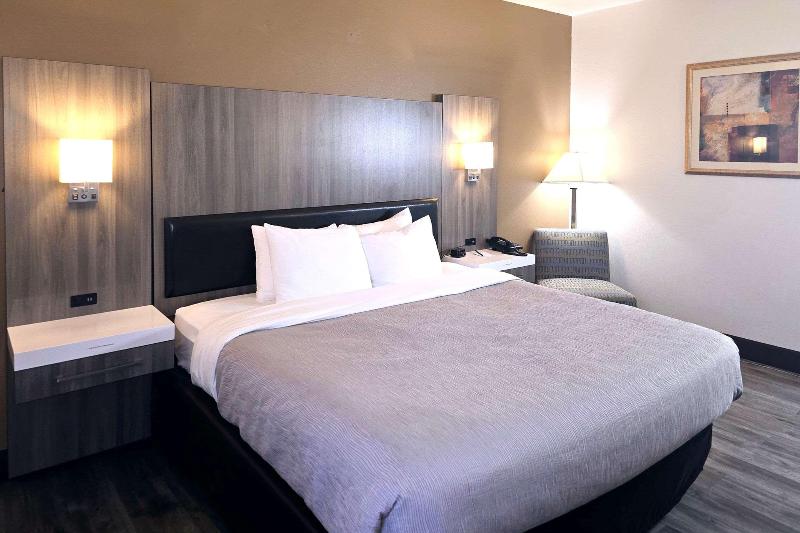 Quality Inn & Suites Longview Kelso image