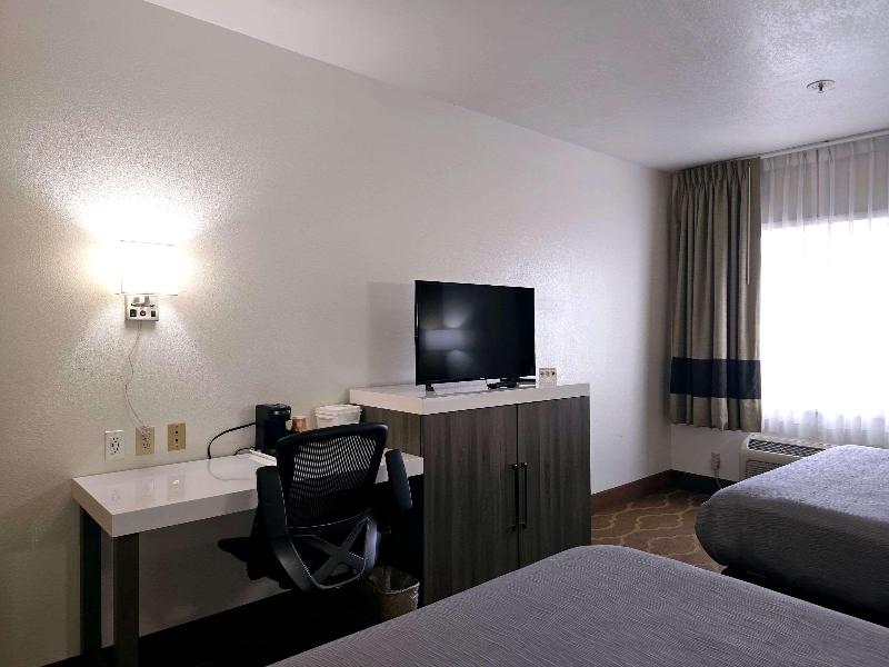 Quality Inn & Suites Longview Kelso image