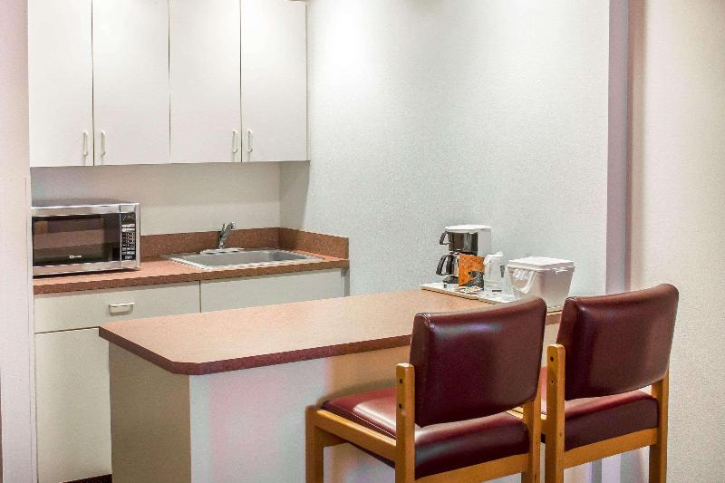Quality Inn & Suites Longview Kelso image