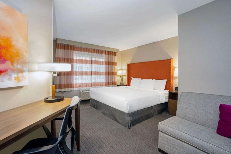 La Quinta Inn & Suites Seattle Federal Way image