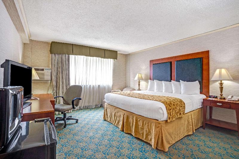 Hotel Baymont Inn & Suites Bremerton WA