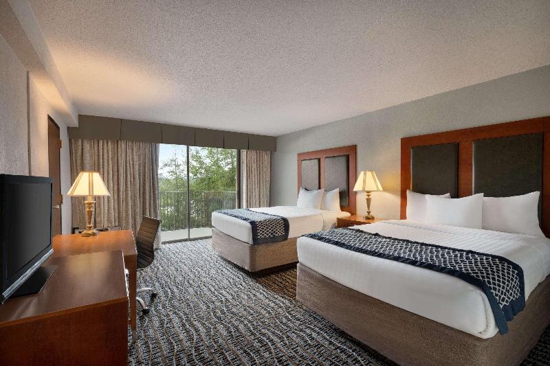Baymont Inn & Suites Bremerton WA image