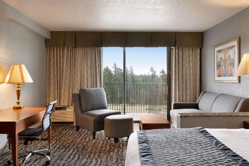 Baymont Inn & Suites Bremerton WA image