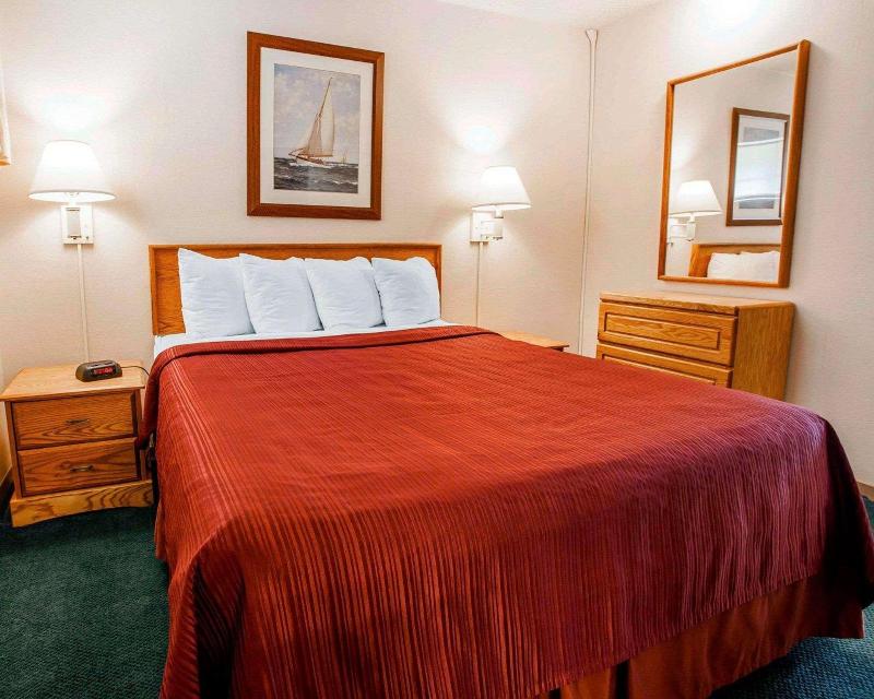 Quality Inn & Suites Bremerton Near Naval Shipyard — photo 47