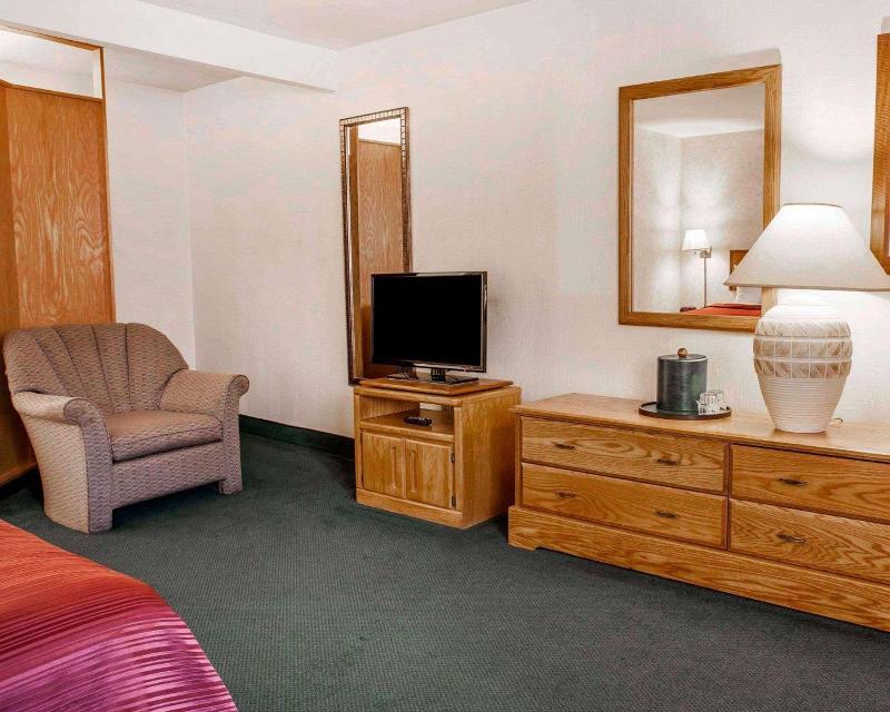 Quality Inn & Suites Bremerton Near Naval Shipyard — photo 25