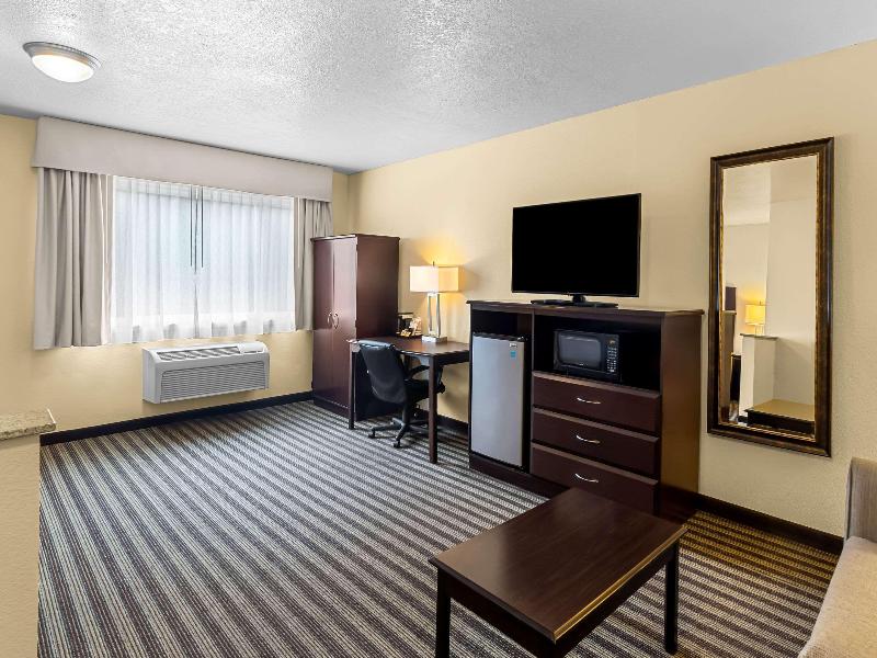 Quality Inn and Suites Hazel Dell image