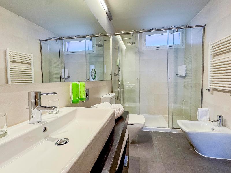 Hotel Jardines de Uleta Suites image