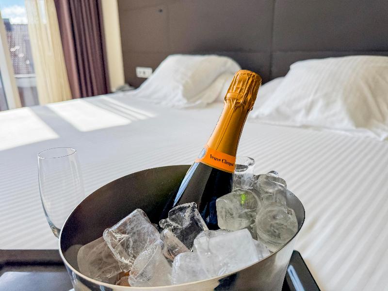 Hotel Jardines de Uleta Suites image