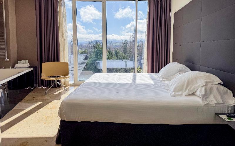 Hotel Jardines de Uleta Suites image