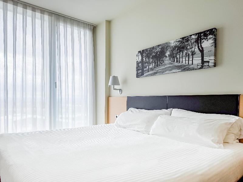 Hotel Jardines de Uleta Suites image