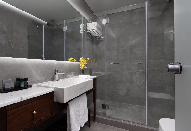 Crowne Plaza Tel Aviv Beach image