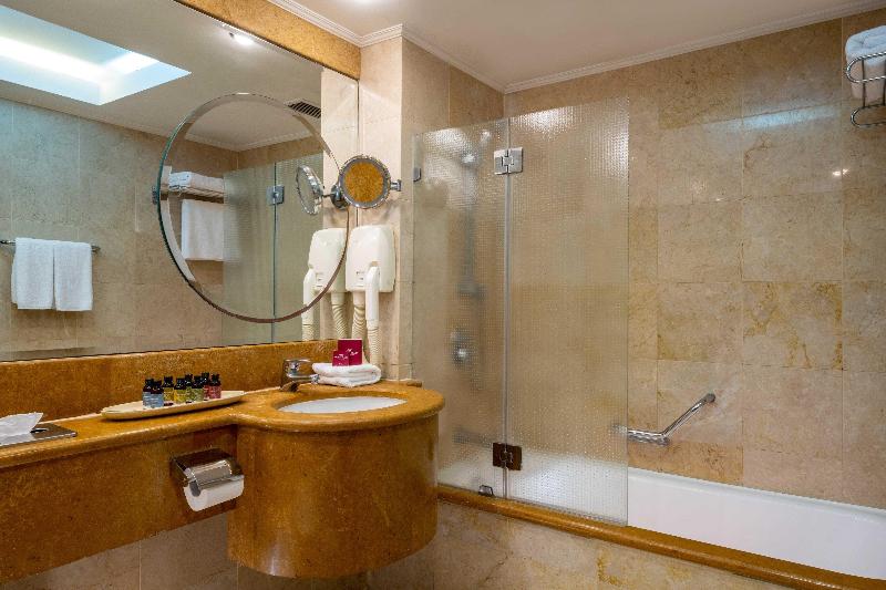 Crowne Plaza Tel Aviv Beach image