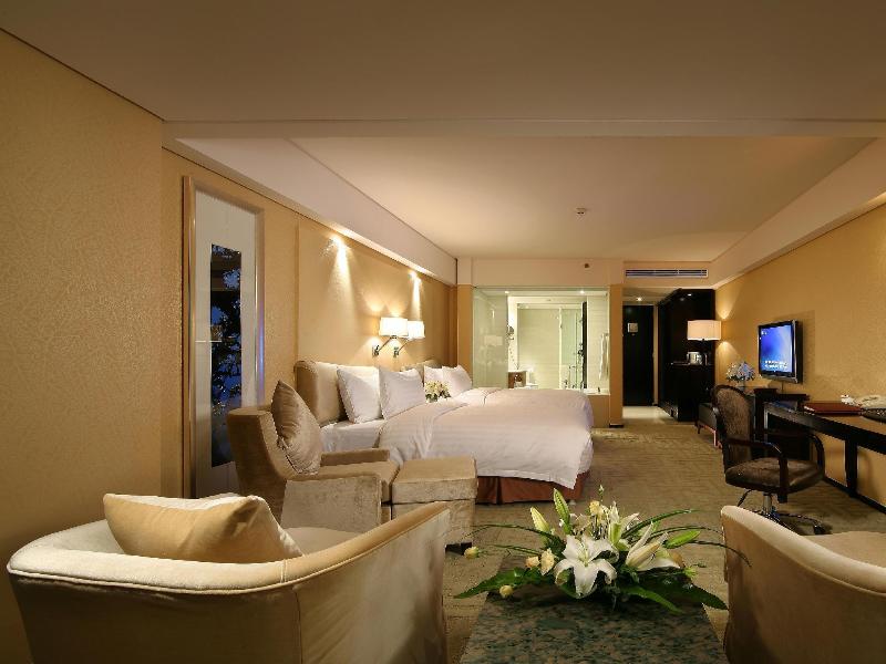 The Lakeview Hotel image