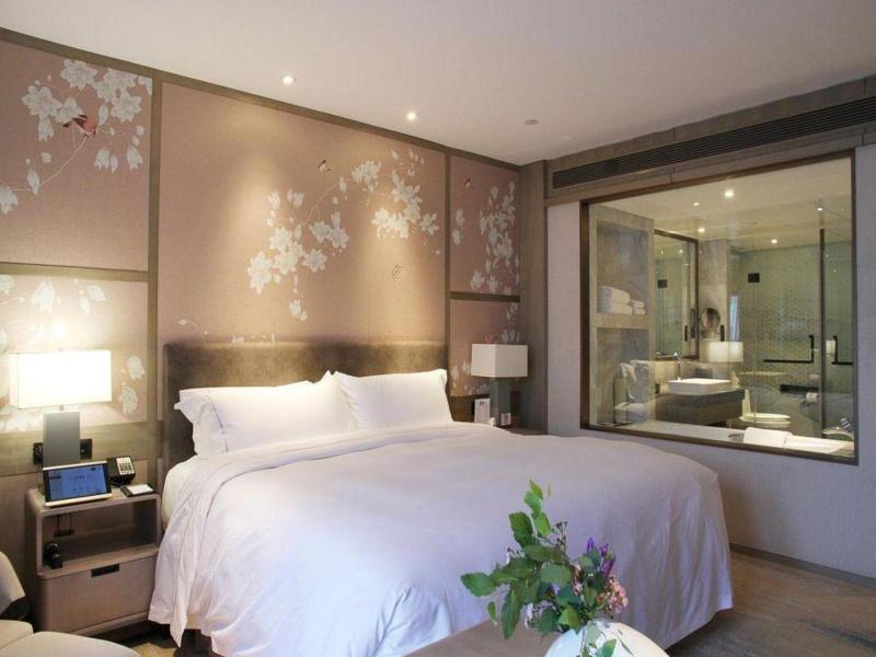 The Lakeview Hotel image