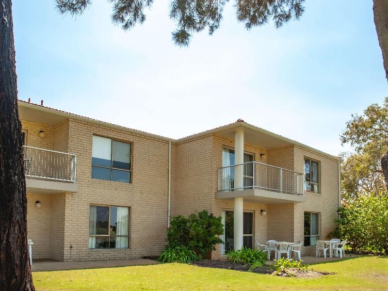 Novotel Swan Valley Vines Resort image