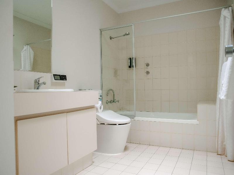 Novotel Swan Valley Vines Resort image